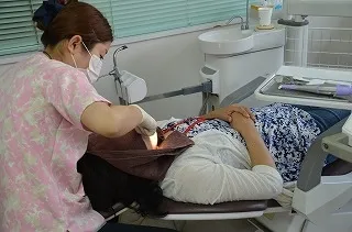 唾液の分泌が若返りの秘訣　～ガムマッサージ～